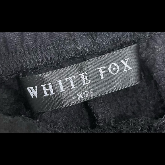 SALE x4 ITEMS ❤️LIKE NEW LULULEMON shirts, Ivy Park hoodie, & White Fox joggers! - Picture 5 of 7